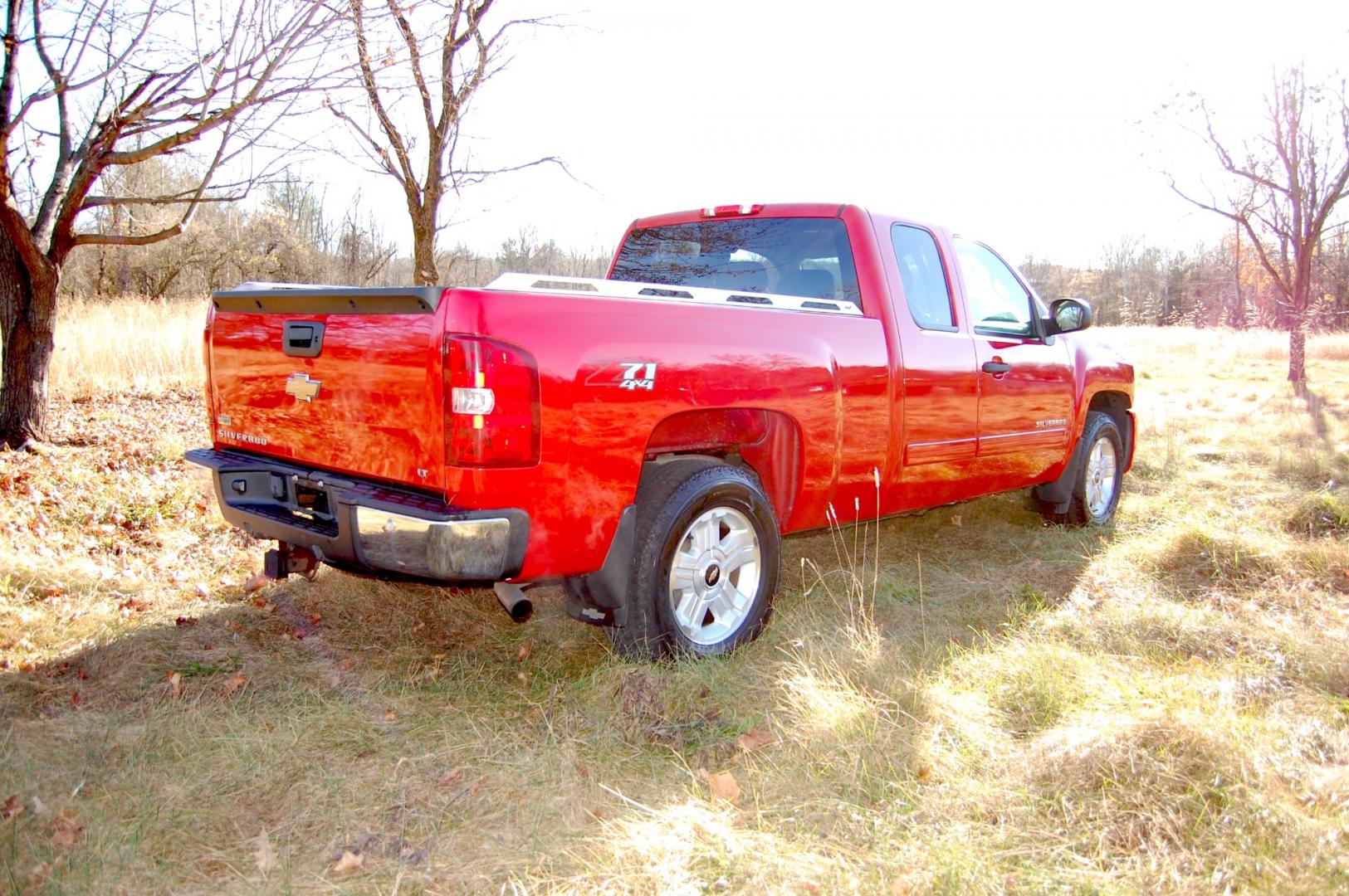 2010 RED /Black Cloth Chevrolet Silverado 1500 LT1 (1GCSKSE3XAZ) with an 5.3L V8 OHV 16V FFV engine, Automatic transmission transmission, located at 6528 Lower York Road, New Hope, PA, 18938, (215) 862-9555, 40.358707, -74.977882 - Here for sale is a very nice 2010 Chevrolet Silverado 1500 extended cab with a Z71 package. Under the hood is a strong running 5.3 liter V8 which puts power to 2 or 4 wheels via a smooth shifting automatic transmission. Features include; Black cloth interior, keyless entry, 2 remotes, 3 keys, cru - Photo#7